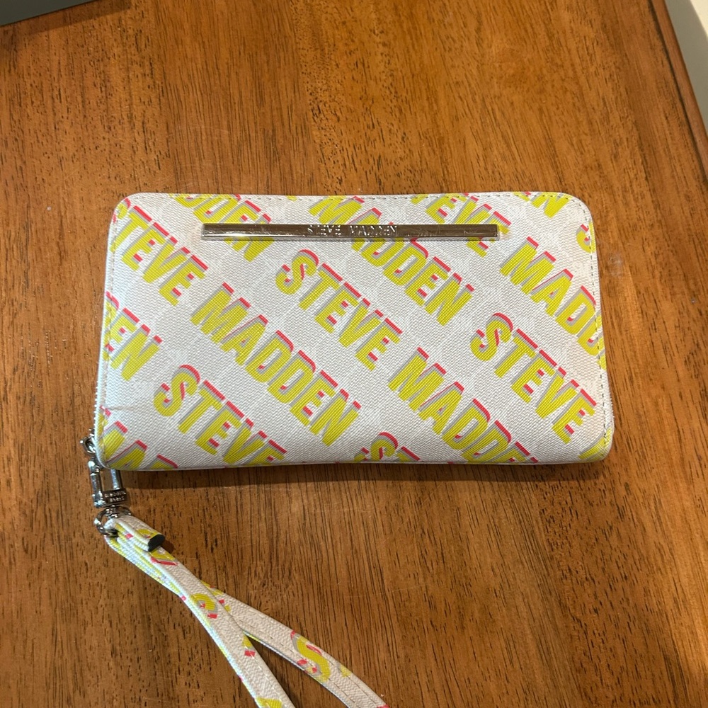 Steve Madden White and Yellow Wristlet Wallet